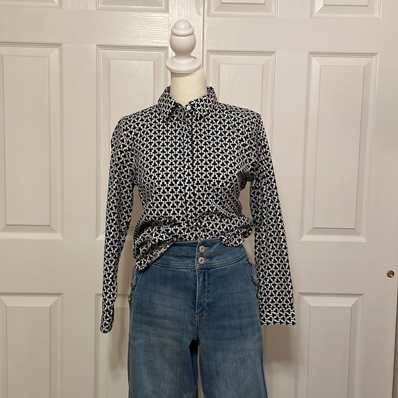 Talbots Button Down Shirt Womens 4 Petite Black White Clovers Wrinkle Resistant - Picture 1 of 9